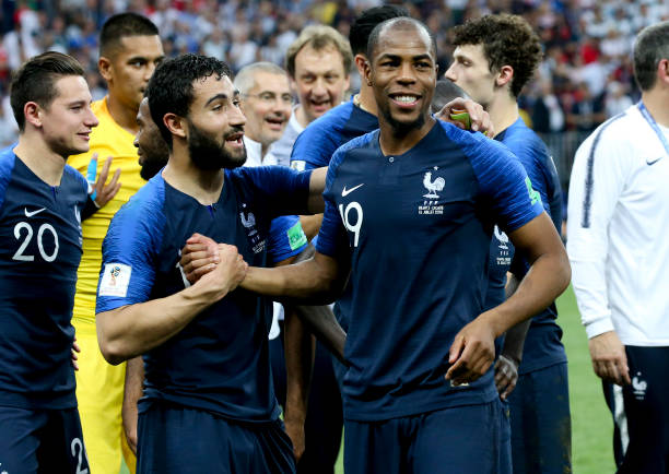 使得她们在 使得她们在